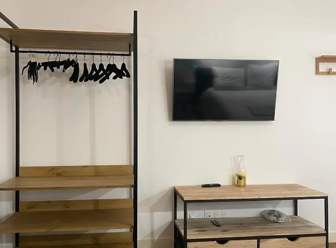 Apartment Nation *